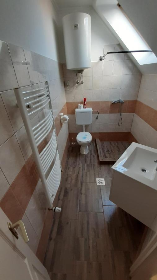 Alom Apartman Hajduszoboszlo Exterior photo