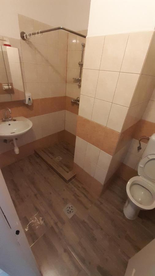 Alom Apartman Hajduszoboszlo Exterior photo
