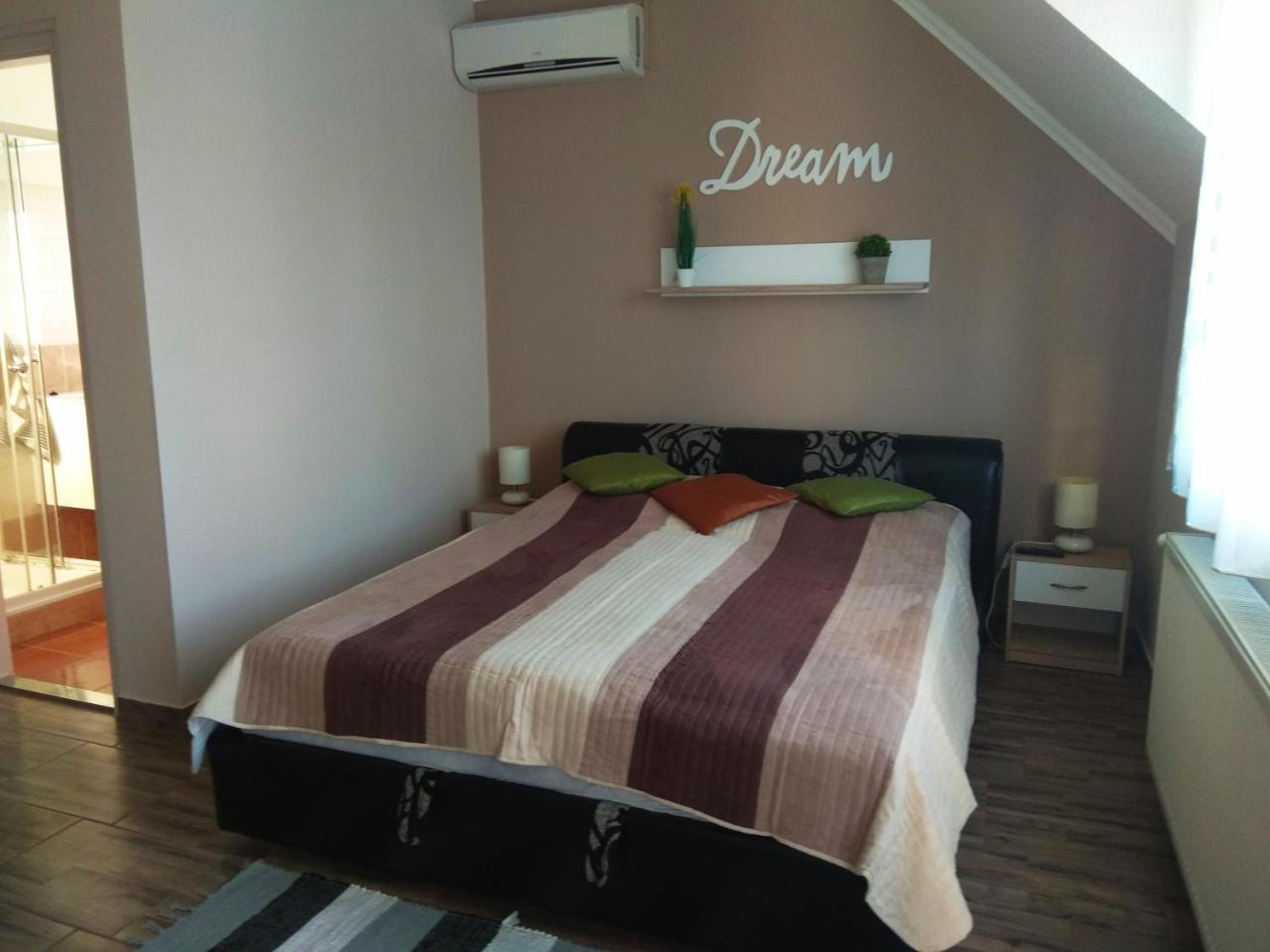 Alom Apartman Hajduszoboszlo Exterior photo