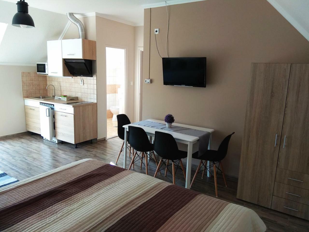 Alom Apartman Hajduszoboszlo Exterior photo